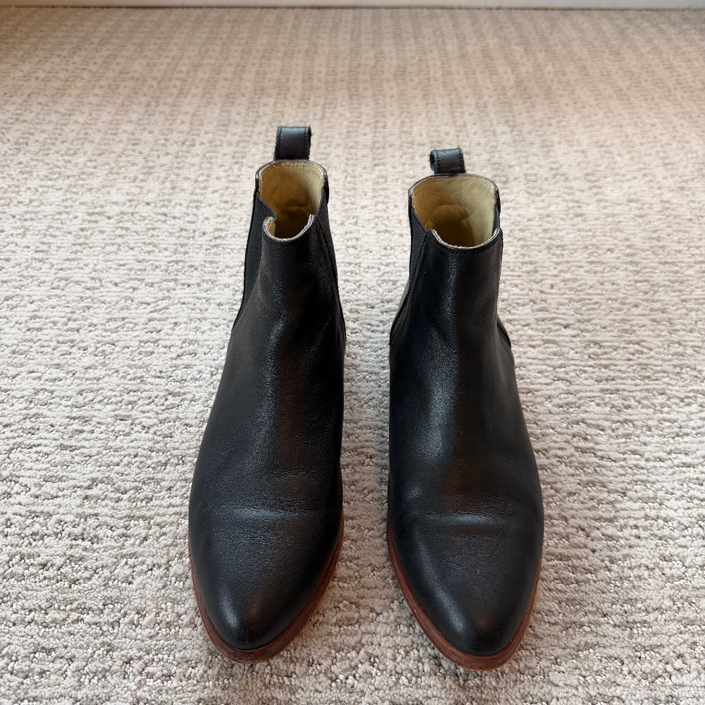 Nisolo Eva Everyday Chelsea Boot size 9
